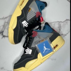 Union x La Jordan retro 4 “Off Noir”